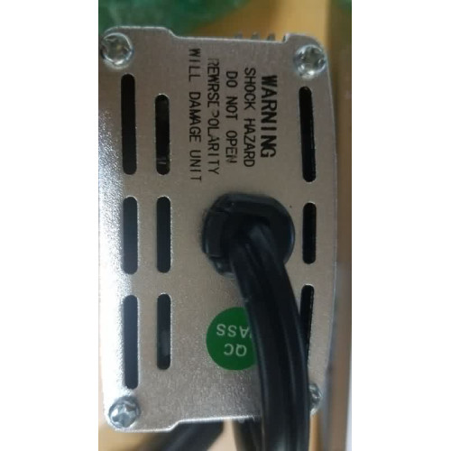 محول طاقة سيارة 100W مع منفذ USB